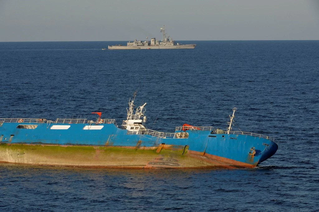 Le groupe-école vole au secours d’un cargo naufragé