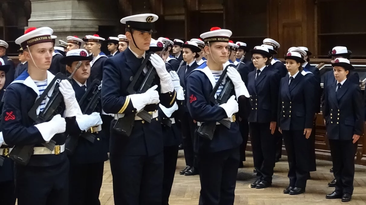La préparation militaire Marine de Grenoble reçoit son fanion