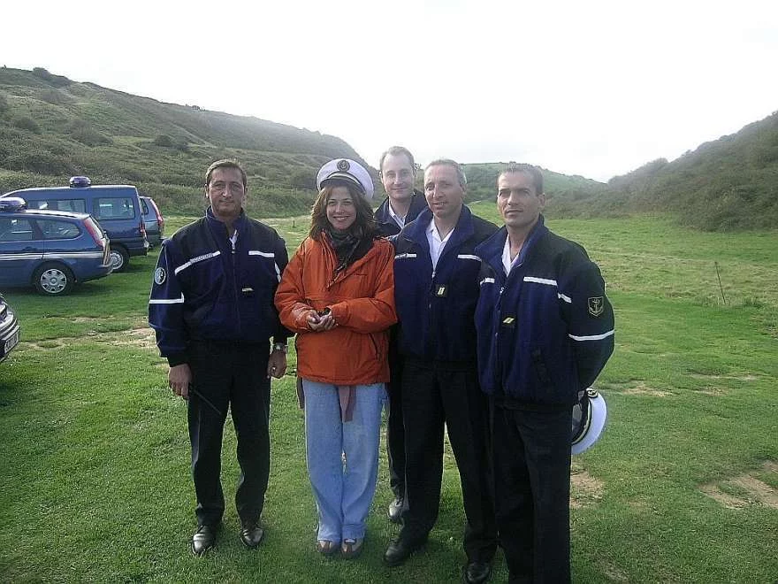 Sophie Marceau aux côtés de gendarmes maritimes