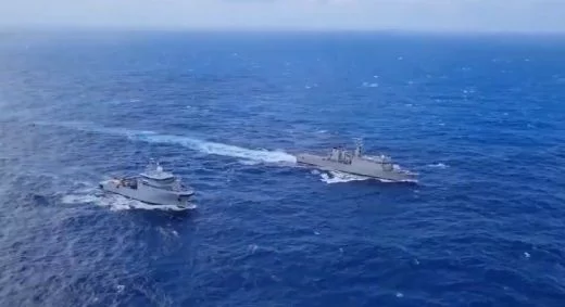 Le Dumont d’Urville et la corvette mexicaine Guanajuato