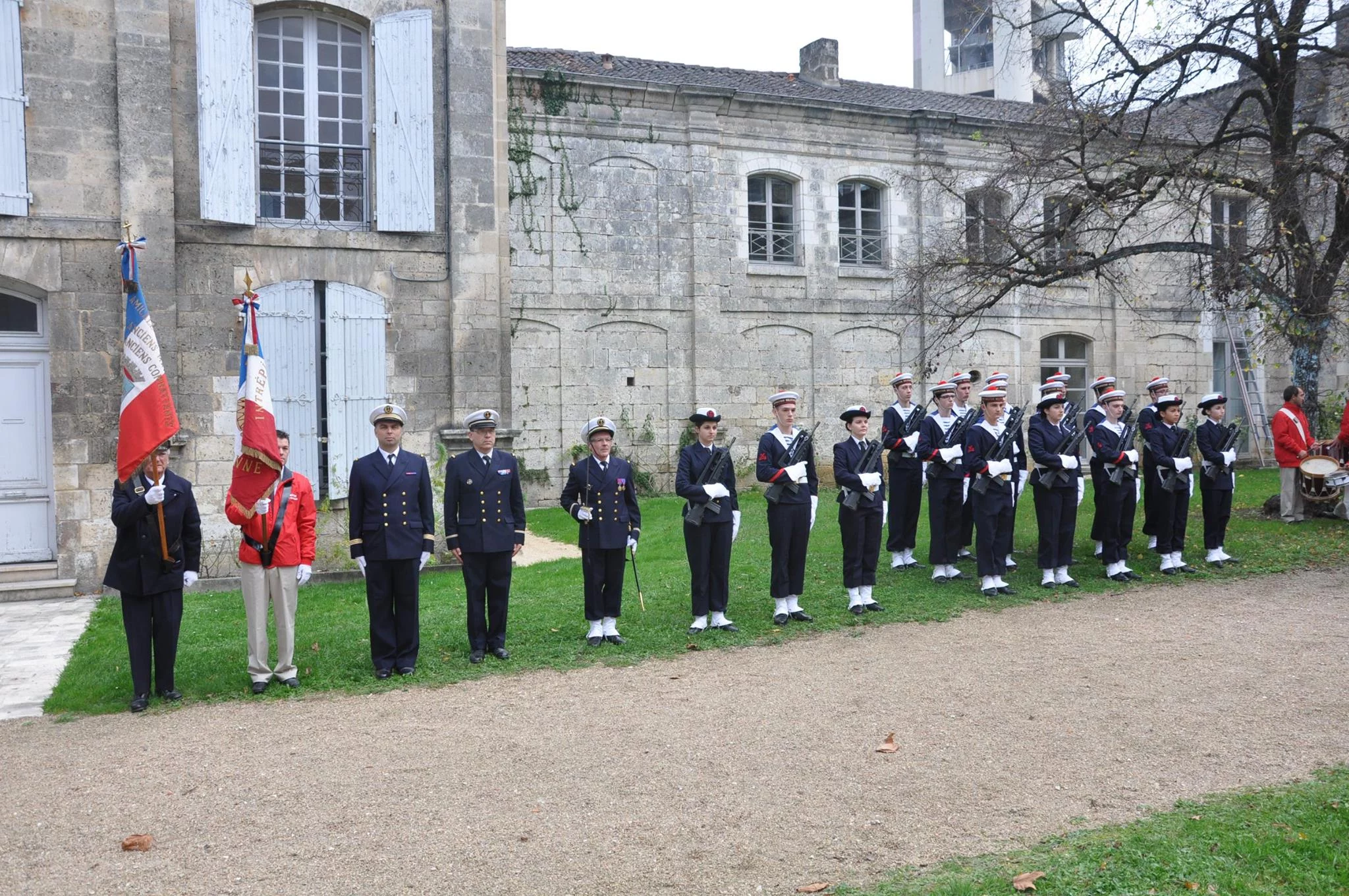 Remise de fanion à La Couronne pour la préparation militaire marine d’Angoulême