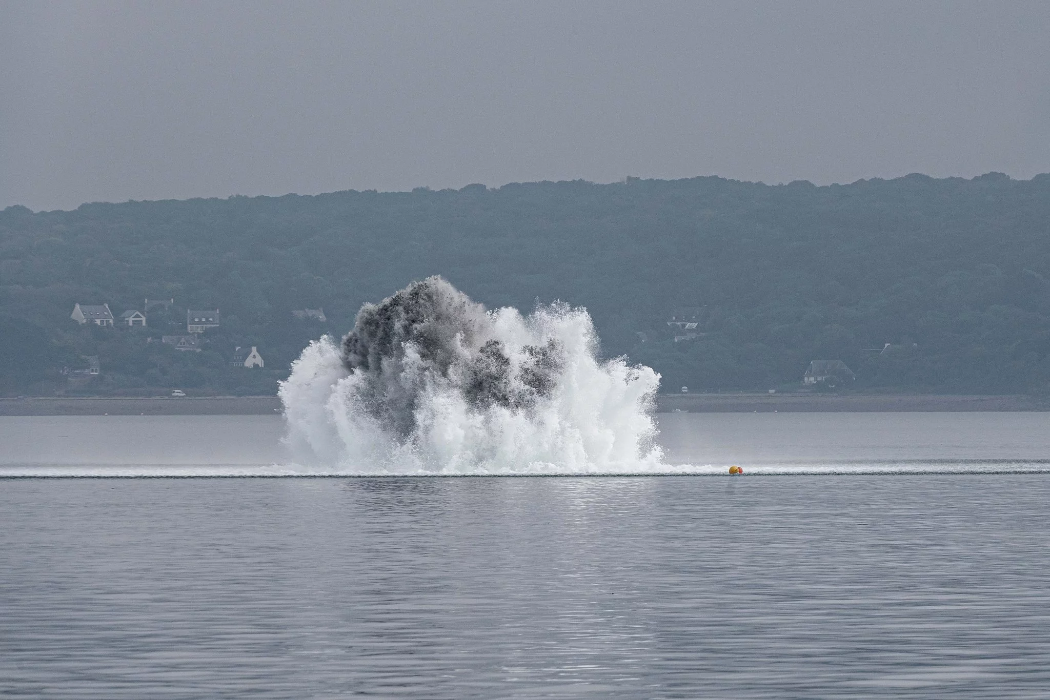 Pétardement d'une mine en arde de Brest