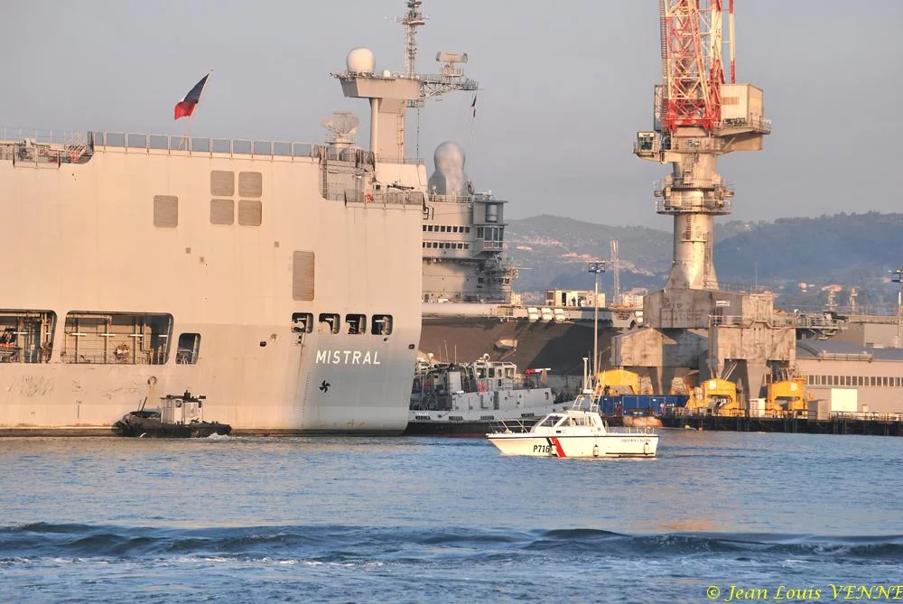 Le Mistral entre au bassin