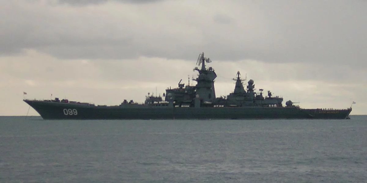 Le croiseur nucléaire russe Pierre le Grand à Toulon