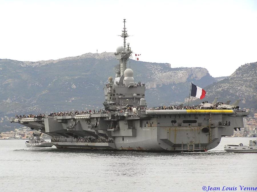 La sortie des familles du Charles de Gaulle