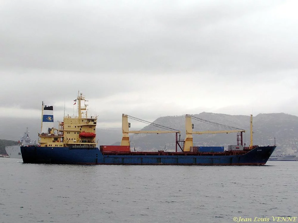 Le cargo Afra en route pour le large