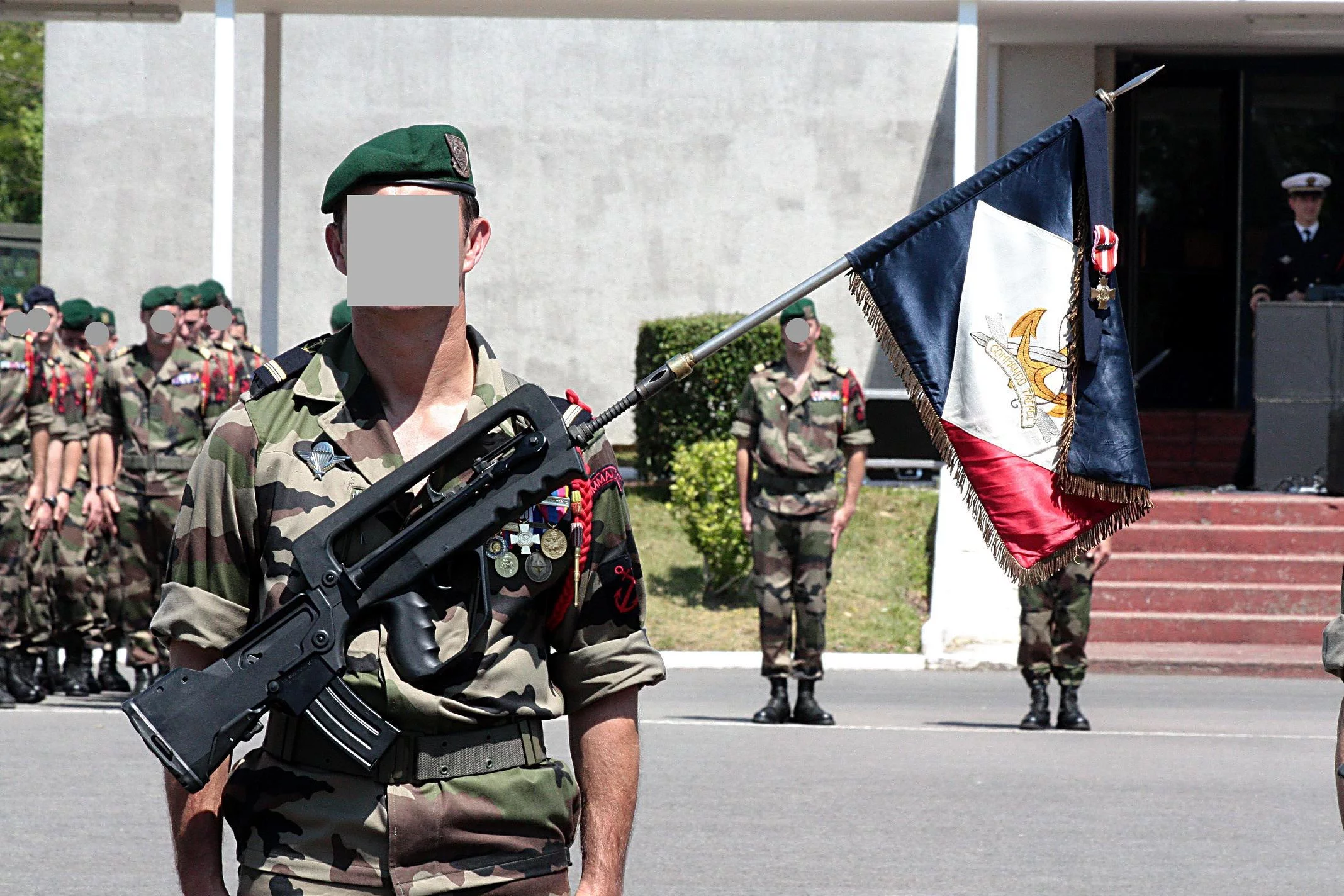Remise de la Croix de la Valeur Militaire au Commando Trépel