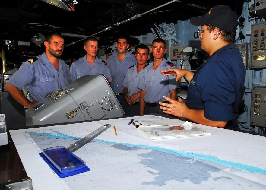 Des marins FranÃ§ais visitent l'USS Fort Henry