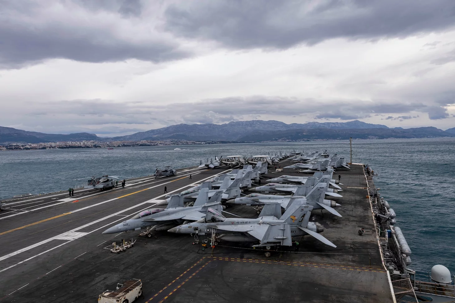 Le porte-avions américain USS Gerald R. Ford au large de Split (Croatie)