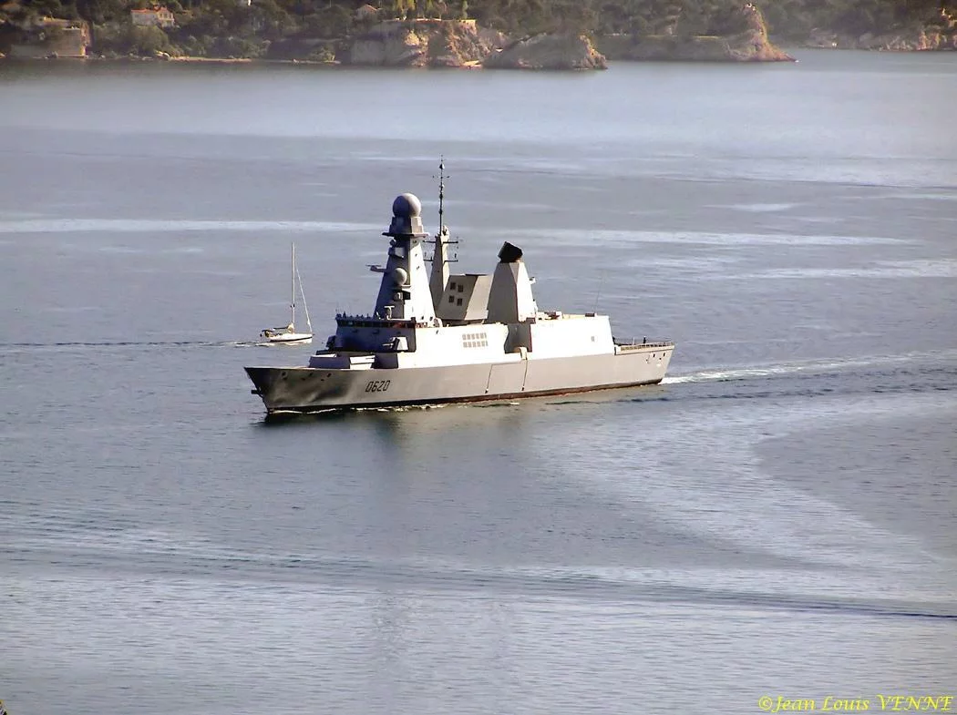 Le Forbin rentre au port