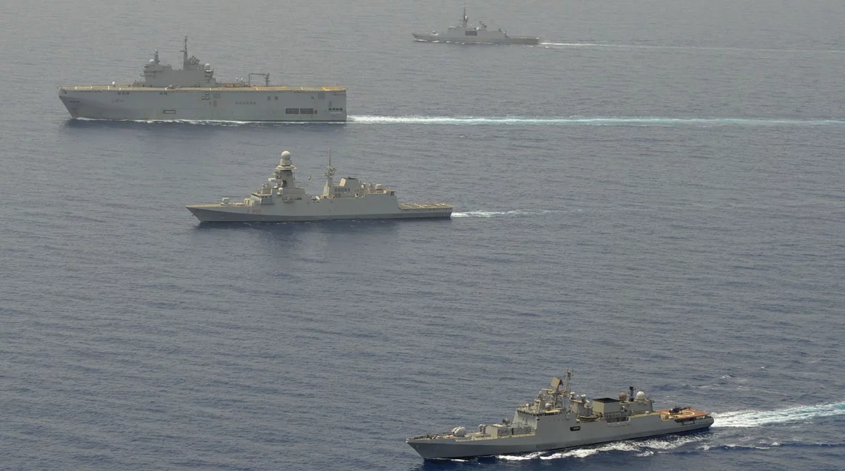 Les frégates italienne Carabinere, espagnole Navarra, ainsi que les Tonnerre et Surcouf