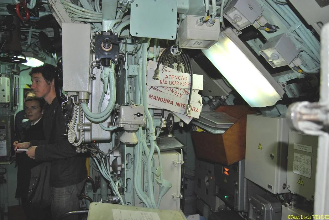 Dans le poste central