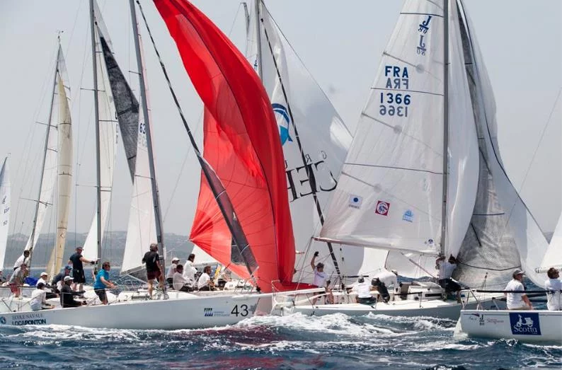 Un équipage Marine nationale aux championnats du monde de J80