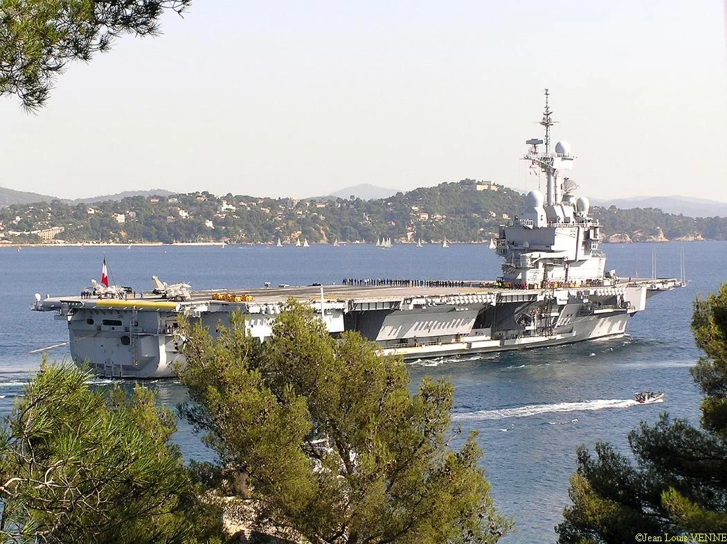 Le Charles de Gaulle prend la mer