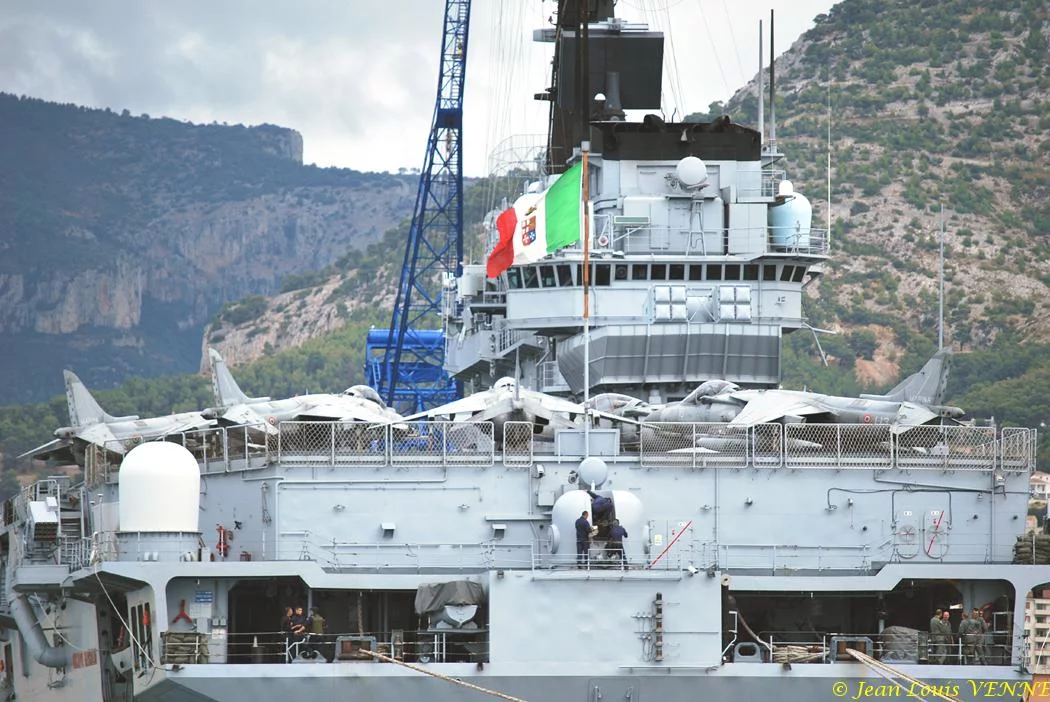 Le porte-avions Garibaldi