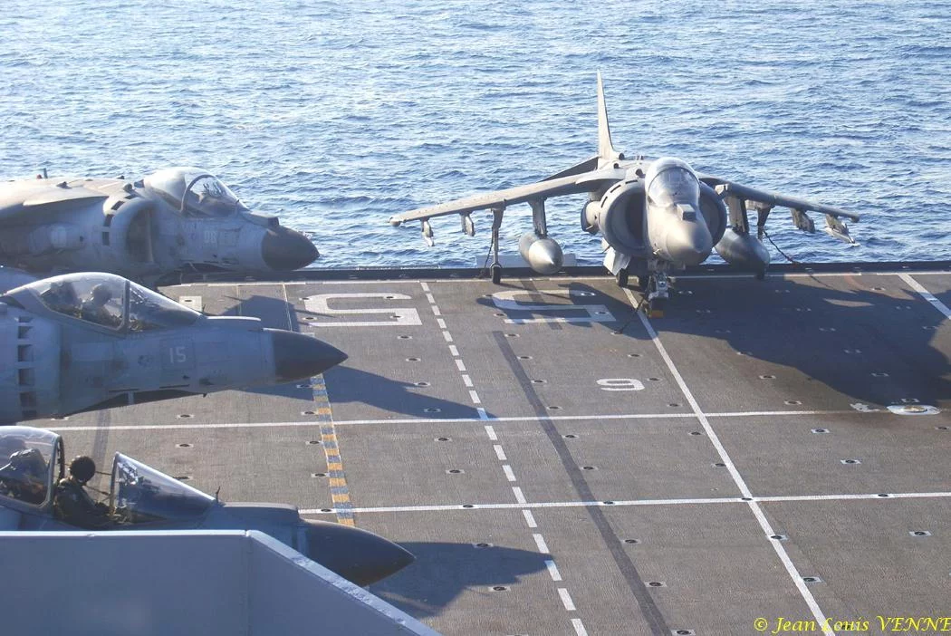 Des Harrier de la marine italienne
