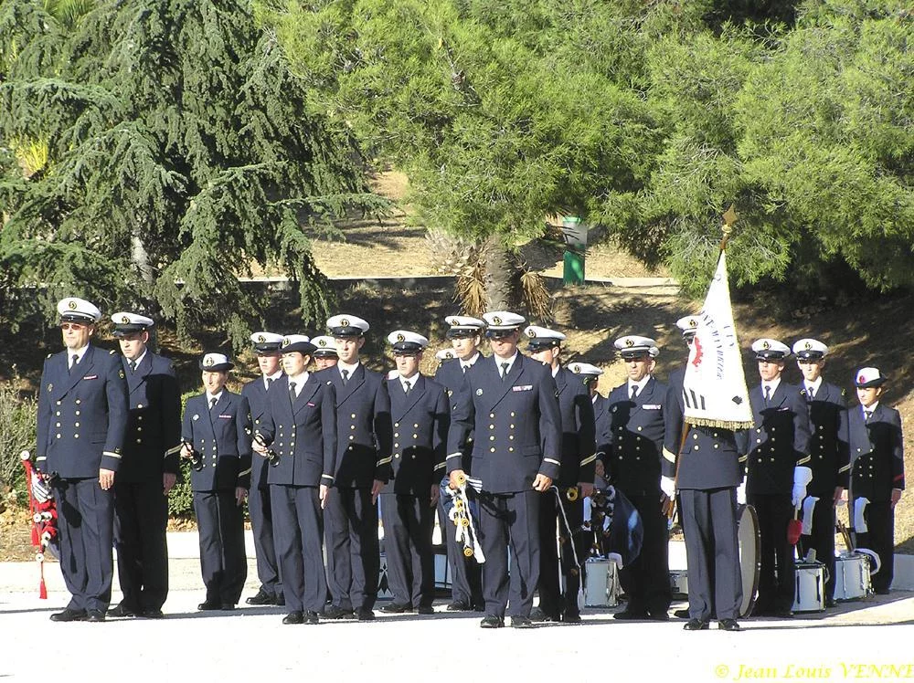 Présentation aux drapeaux du CIN Saint-Mandrier