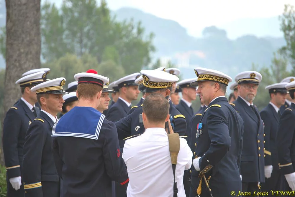 Remise de décorations et d'insignes