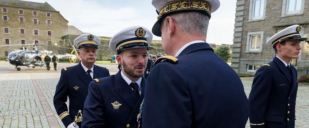 Trois nouveaux pilotes d’hélicoptères brevetés