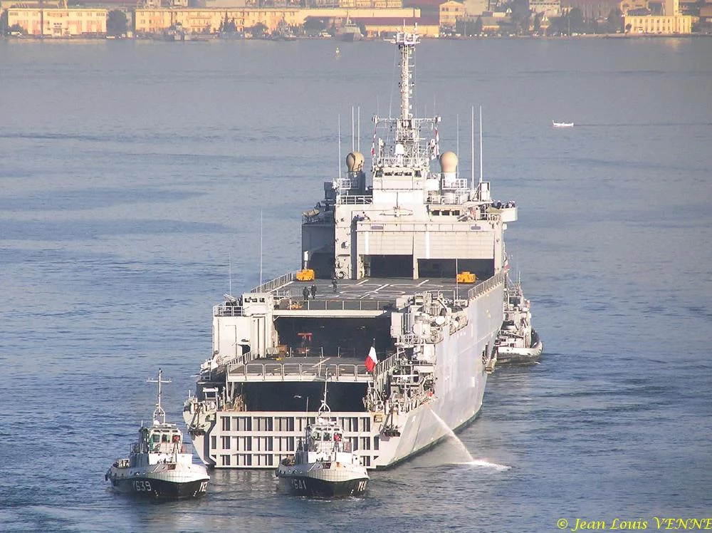 Le Siroco quitte le Lazaret pour Toulon