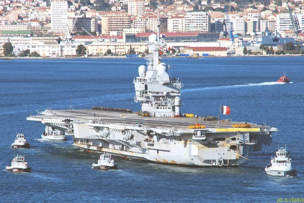 Le porte-avions Charles de Gaulle rentre de la mission Agapanthe
