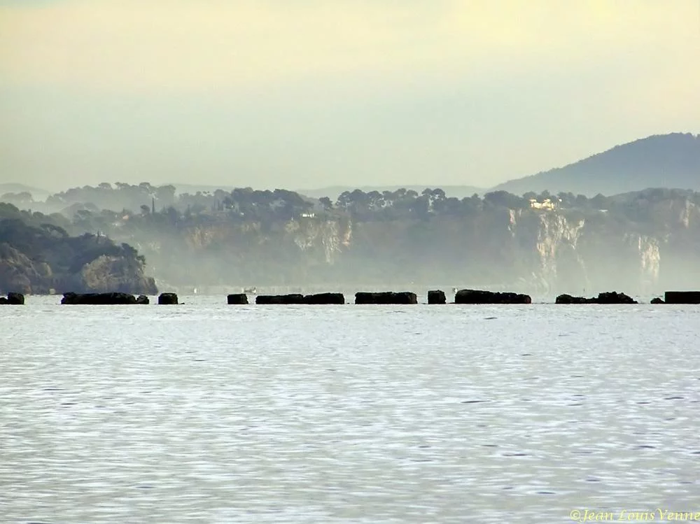 La jetée qui protège la rade de Toulon