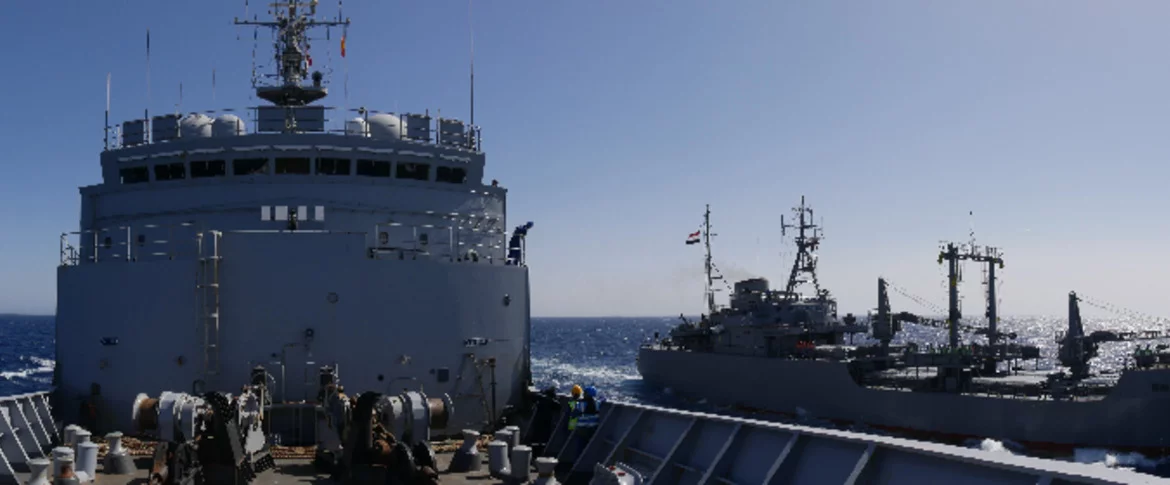 Le Var ravitaillé par la marine égyptienne
