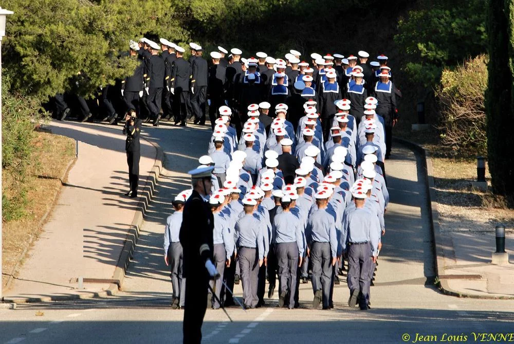 Présentation aux drapeaux du CIN Saint-Mandrier