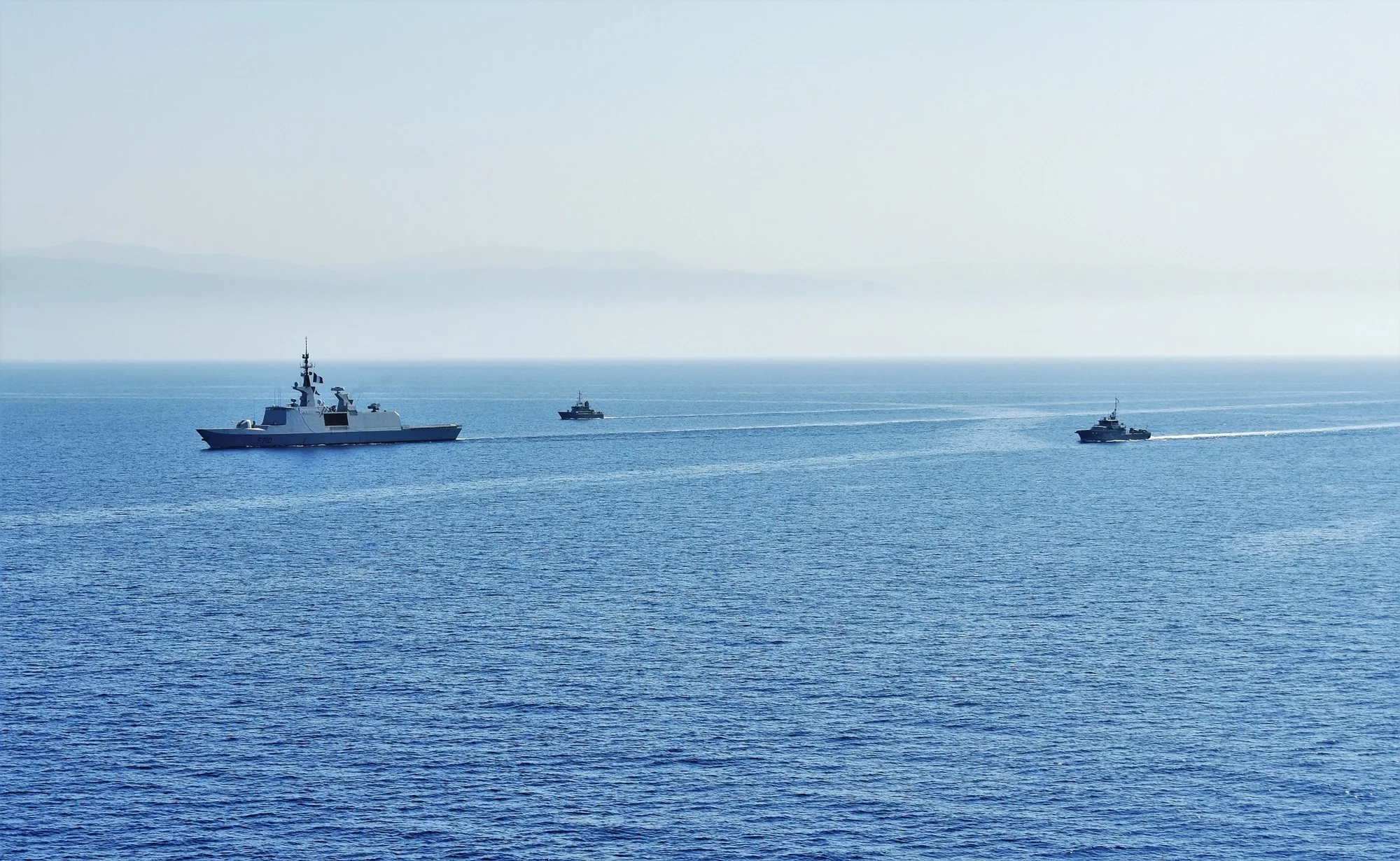 La frégate La Fayette s’entraîne avec la marine libanaise