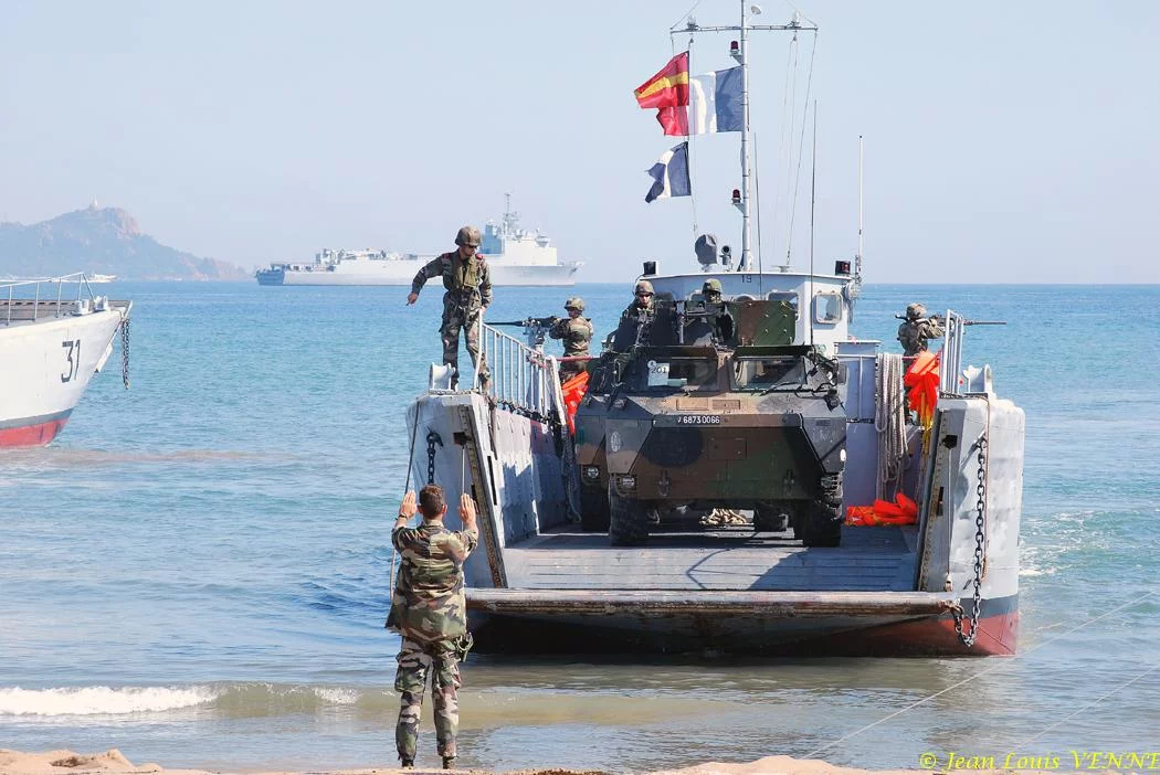 Approche d'un engin de débarquement