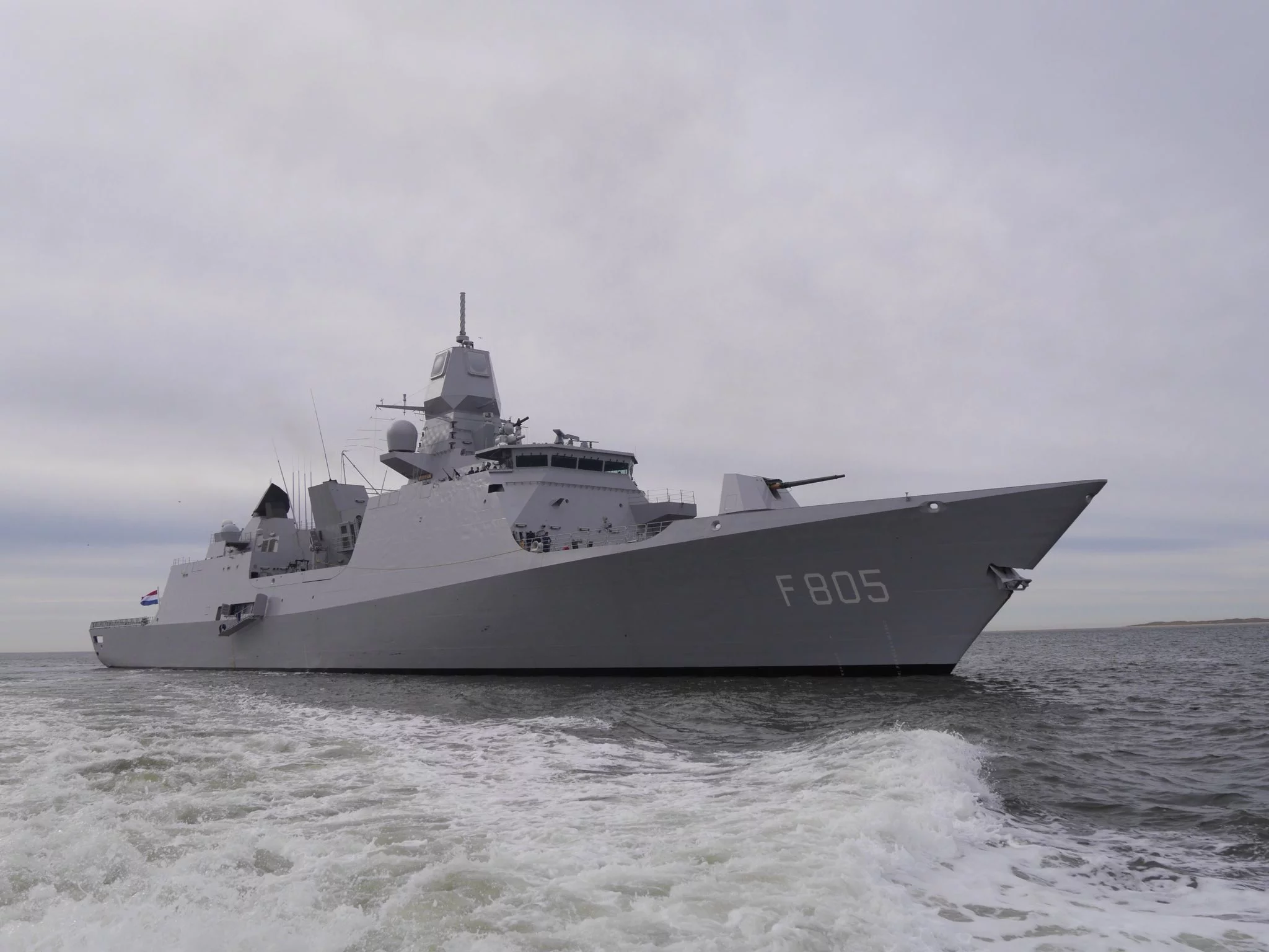 La frégate néerlandaise Evertsen