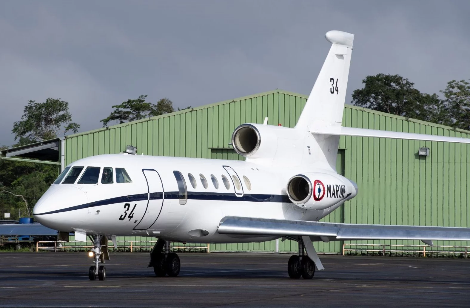 Un avion de patrouille maritime Falcon 50 Marine