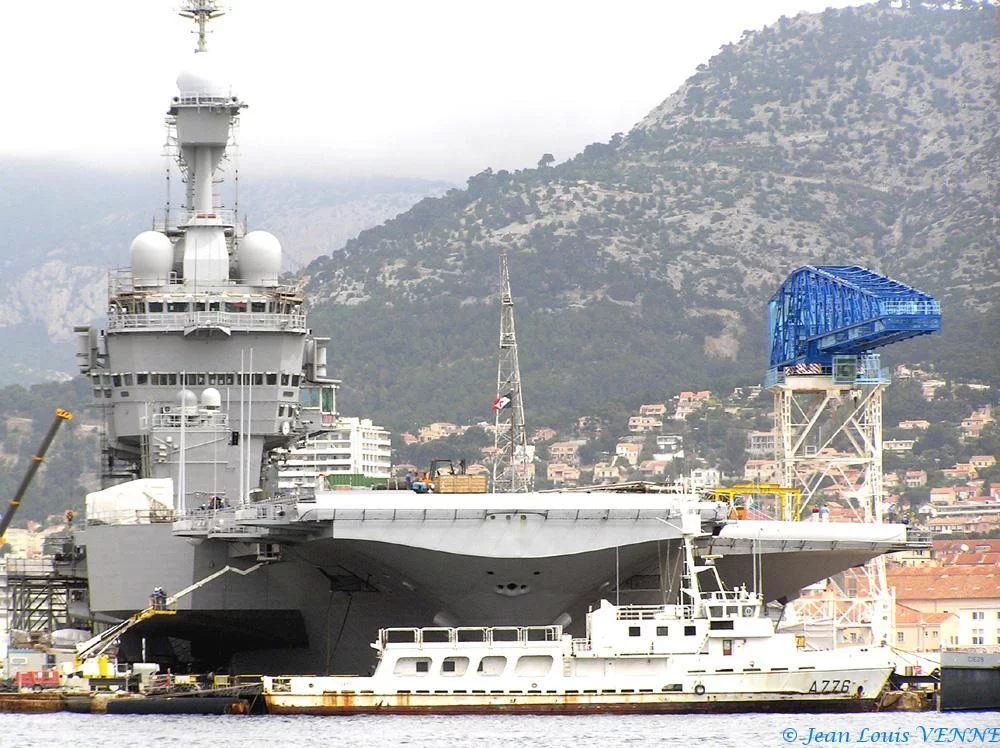 Le Charles de Gaulle sans protection ... provisoirement