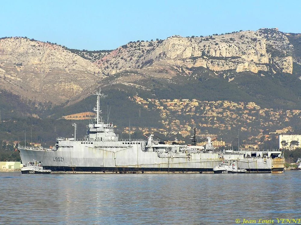 L’ex-Ouragan transféré dans le port de Bregaillon