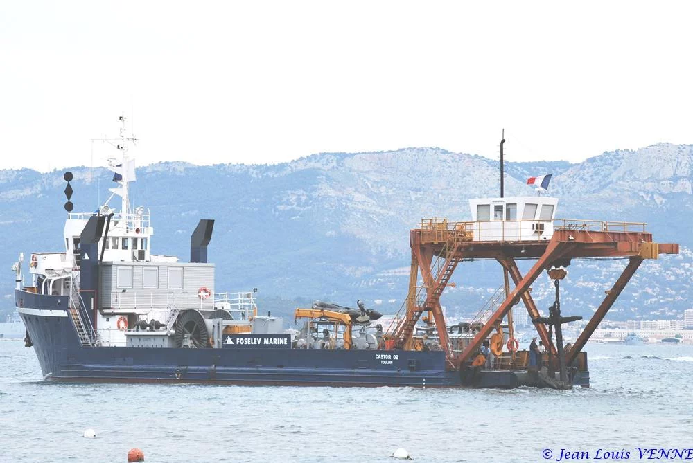 Le Castor 02 relève les ancres et les chaînes de la Rance et du Cdt Rivière
