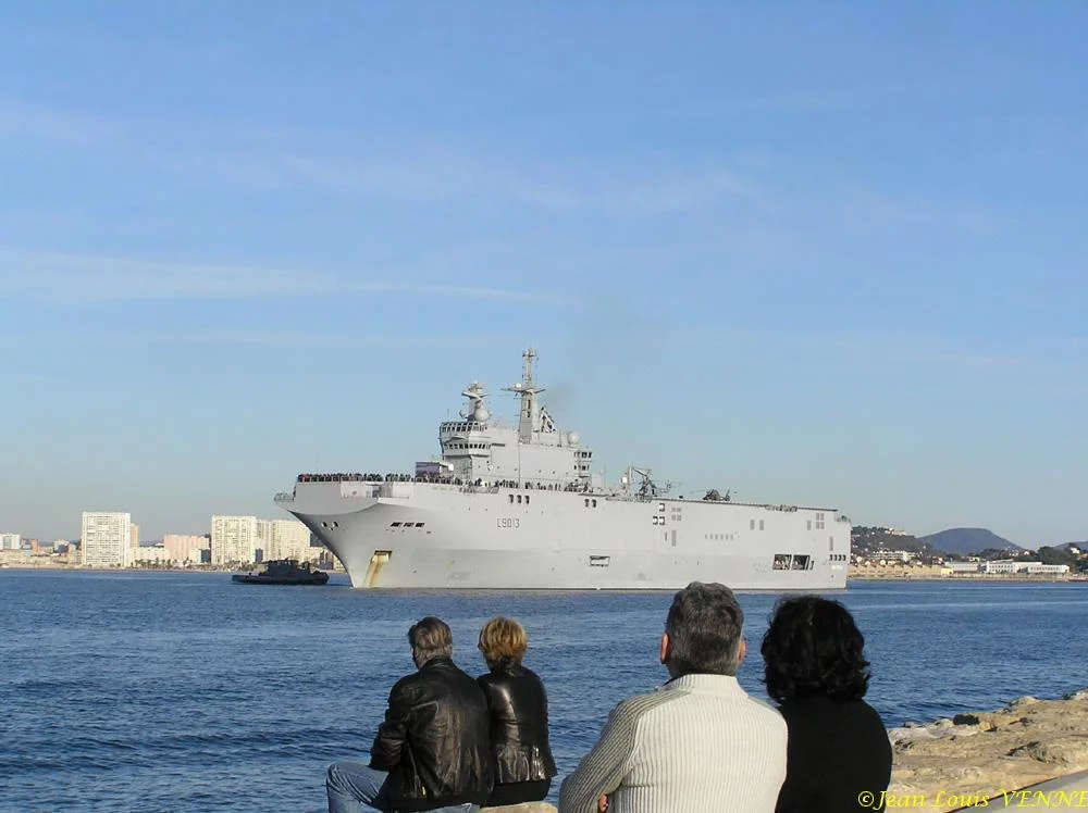 Retour du Mistral après la Journée de Présentation de la Marine