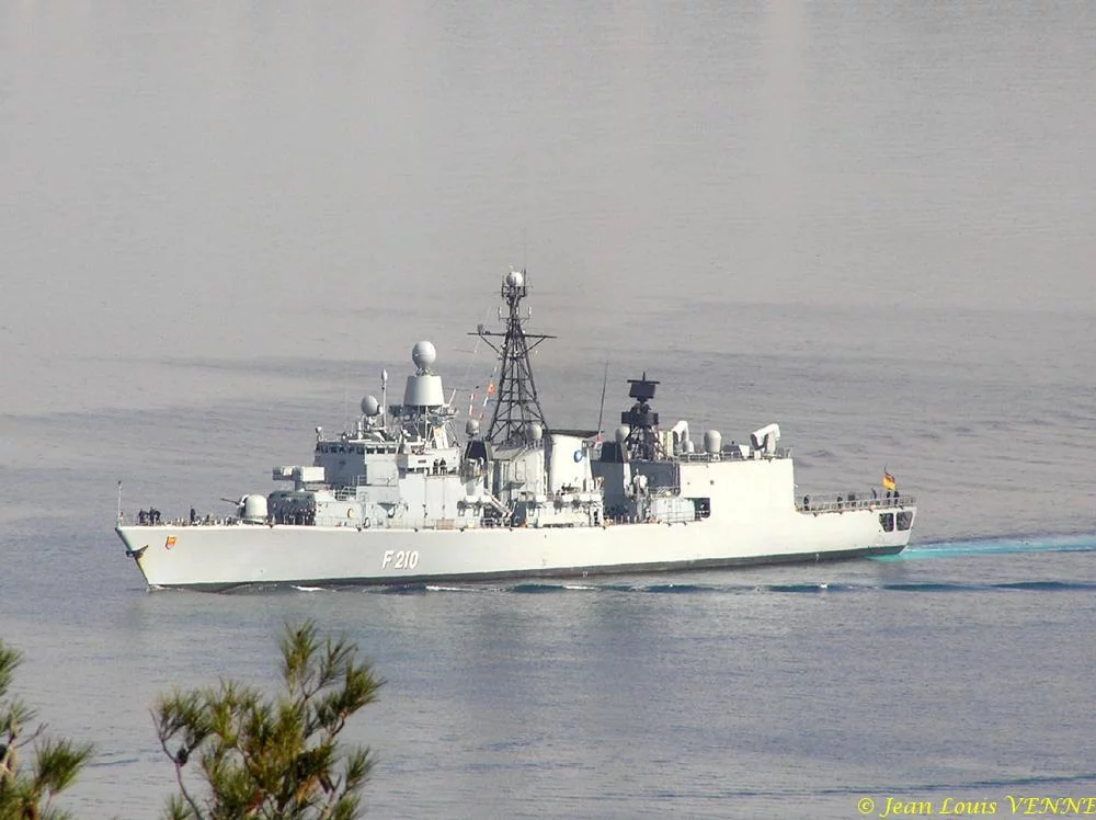La frégate allemande Emden à Toulon