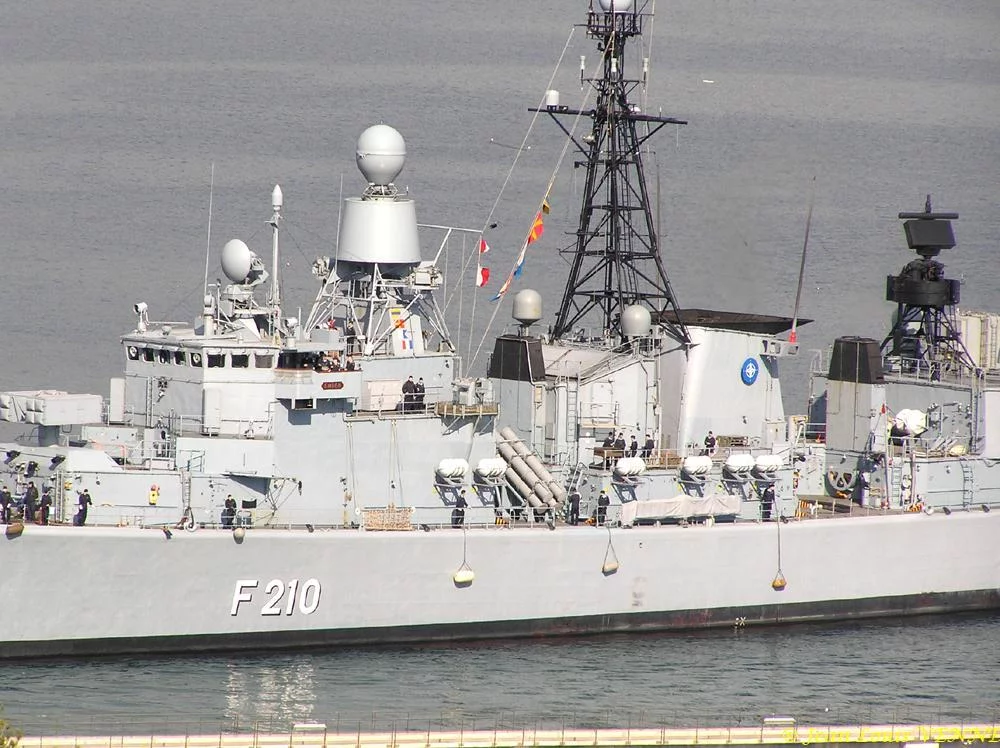 La frégate allemande Emden à Toulon