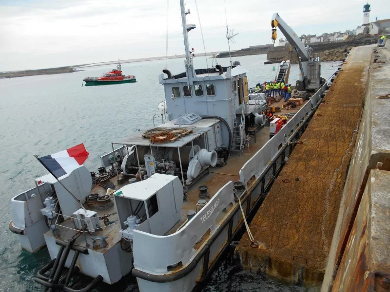 Le chaland releveur d’ancrage Telenn Mor