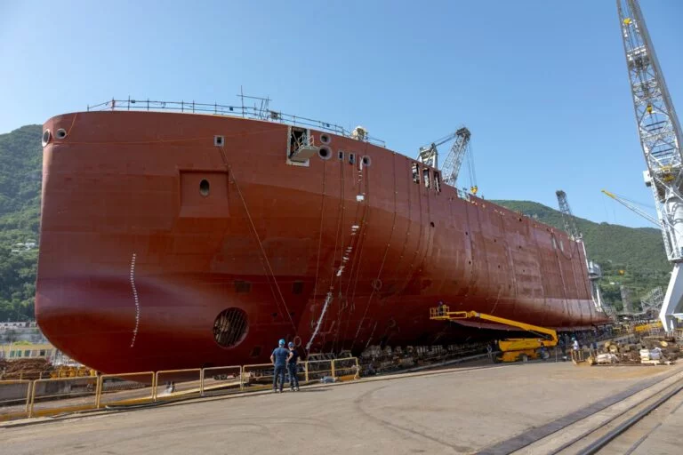 La section avant du Jacques Stosskopf, le 2è bâtiment ravitailleur des forces de la marine nationale