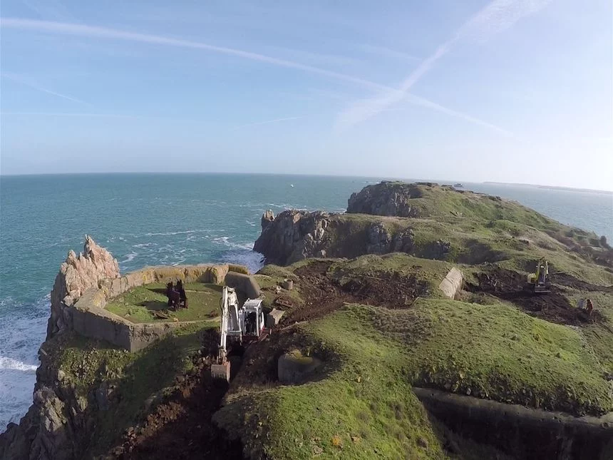 Le déminage de l’île de Cézembre, au large de Saint-Malo
