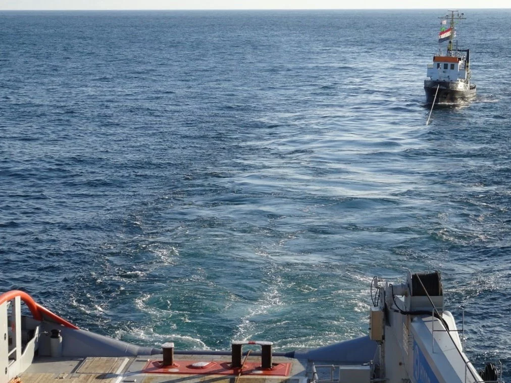 Un navire à la dérive pris en remorque sur ordre du préfet maritime