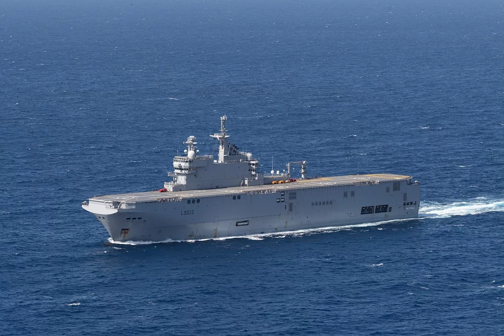 Le porte-hélicoptères Mistral