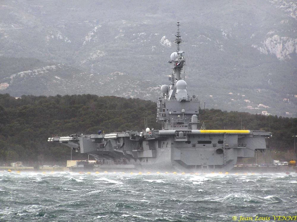 Le charles de Gaulle dans la tempête