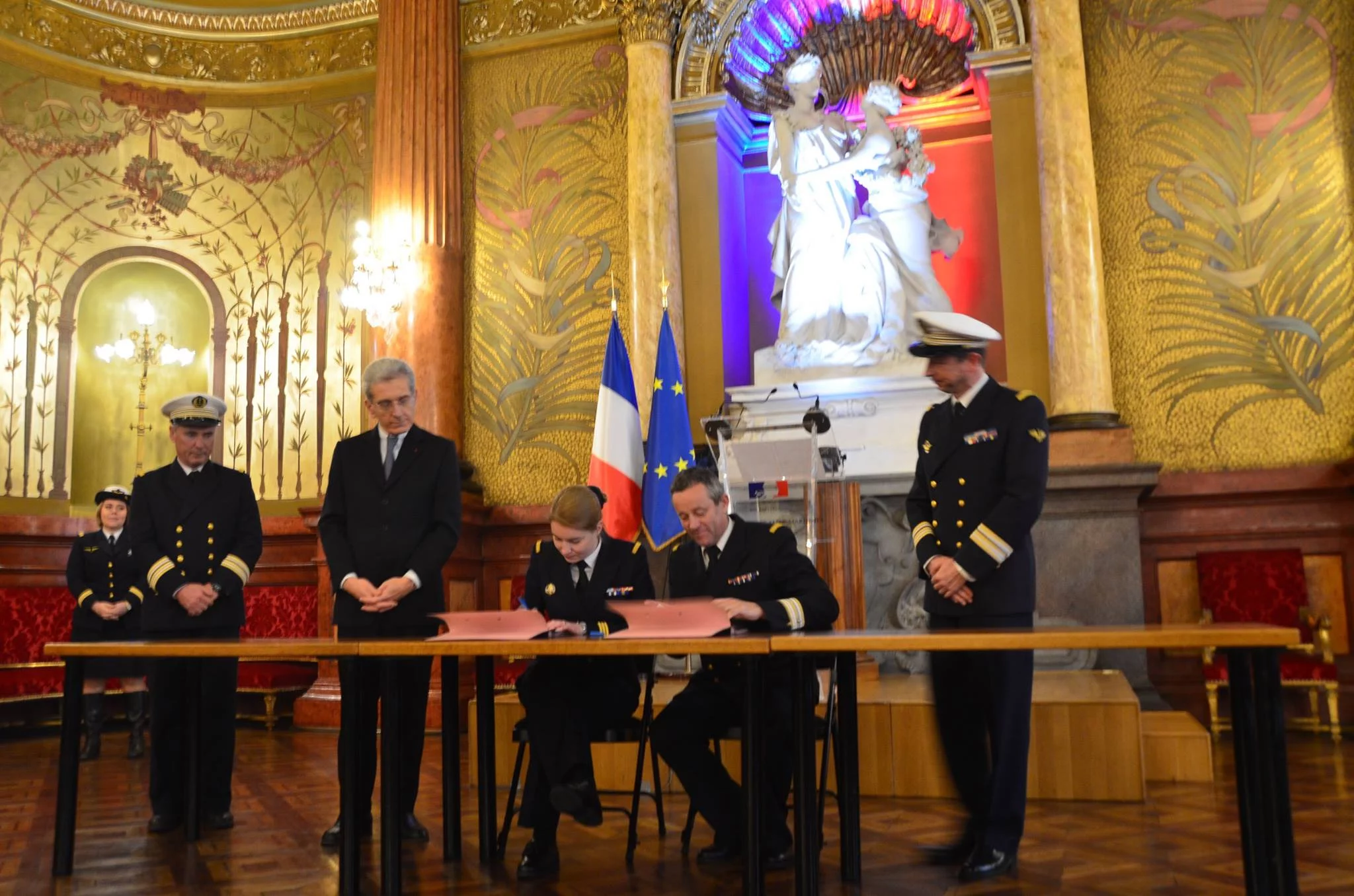 Signature de la charte de parrainage de la PMM de Cannes par le CMT Lyre