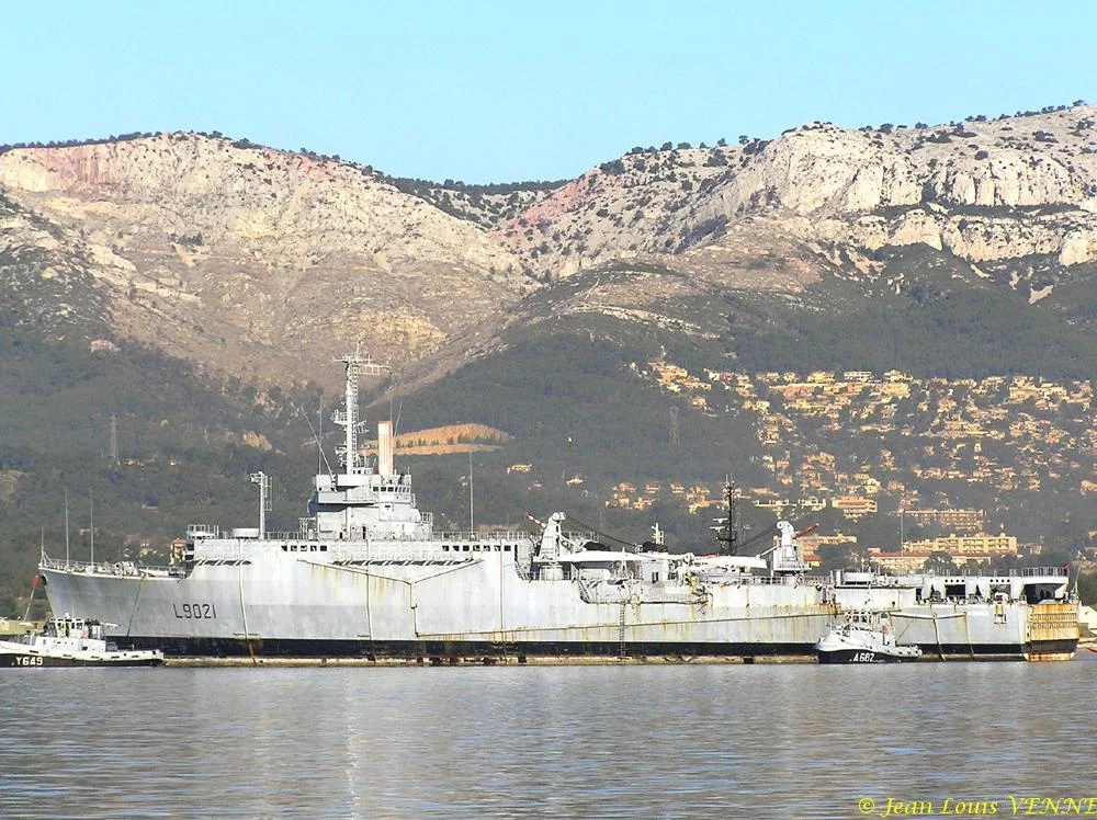 L'ex-Ouragan transféré dans le port de Bregaillon