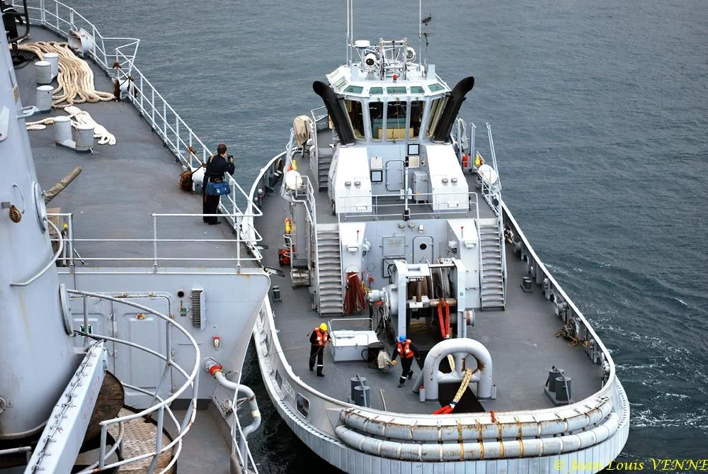 Un remorqueur de la base navale