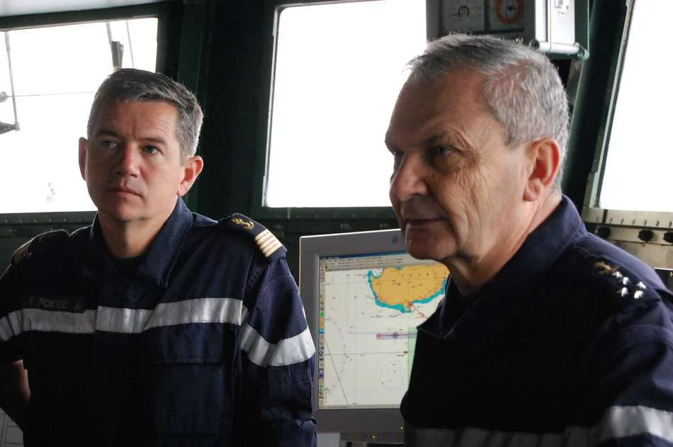 Ã€ la passerelle avec le commandant