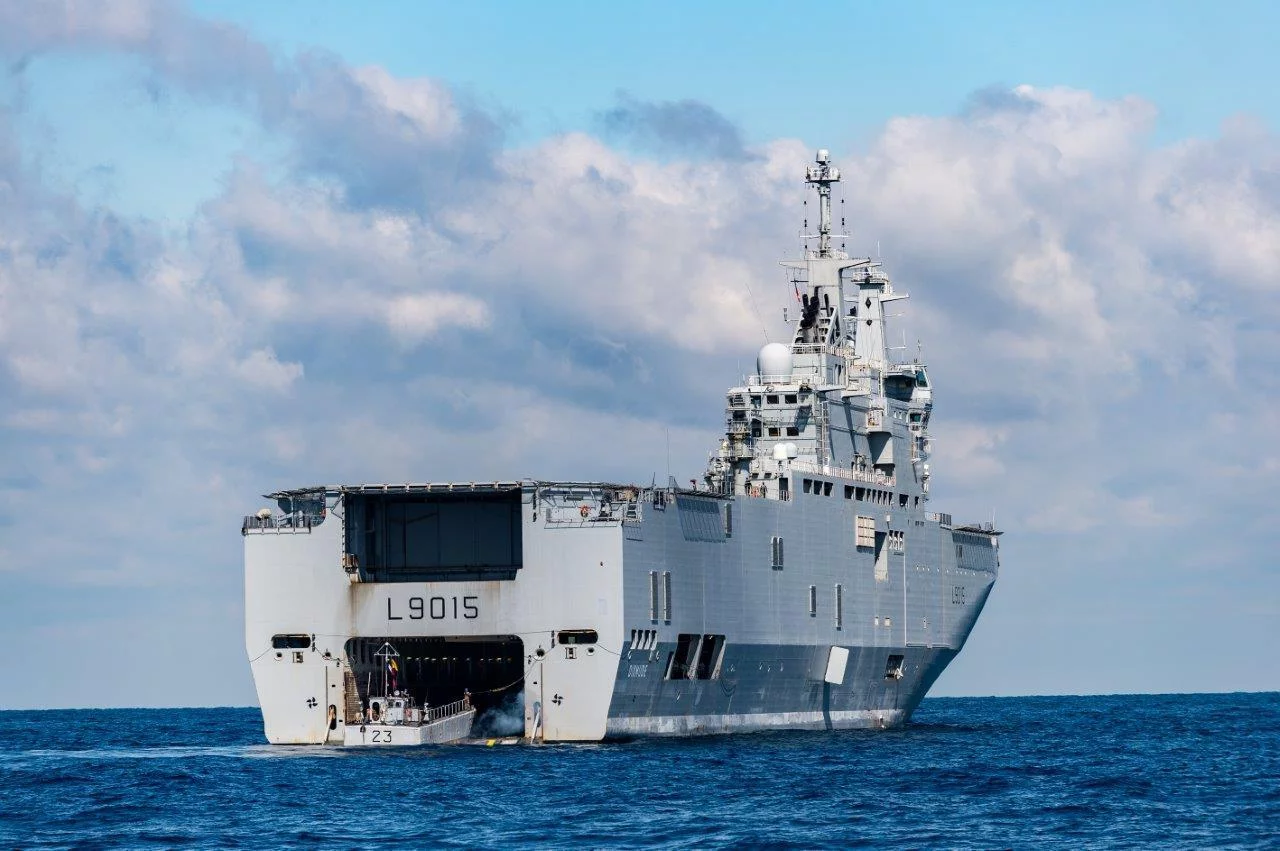 Le porte-hélicoptères amphibie Dixmude