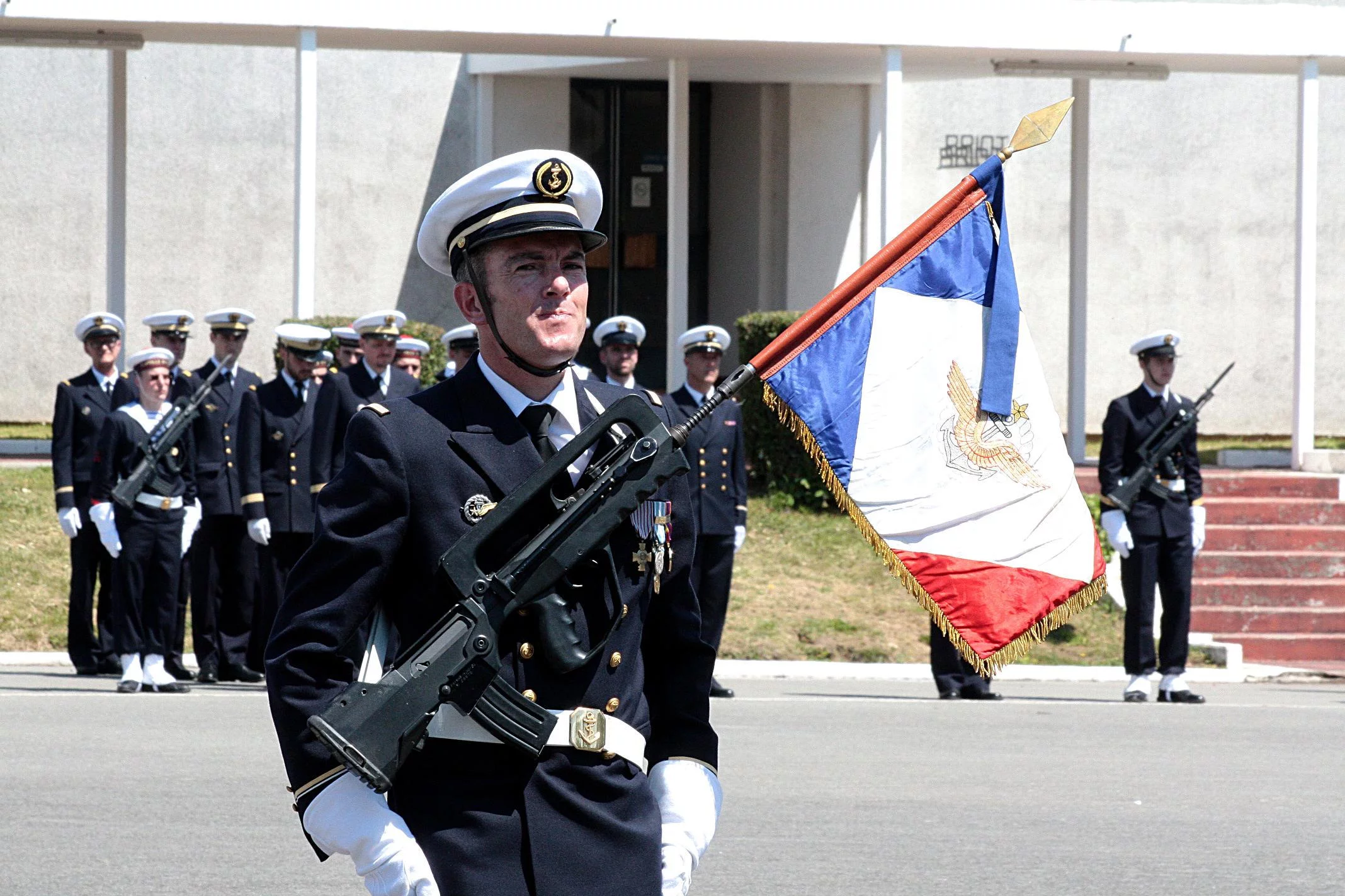 Remise de la Croix de la Valeur Militaire à la flottille 21F